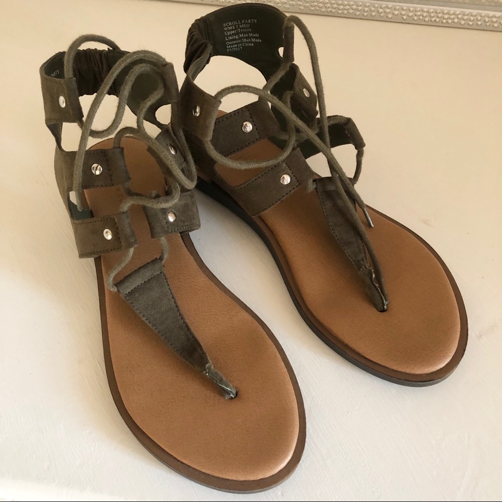Kenneth Cole Reaction Strappy Olive Sandals Sz 7